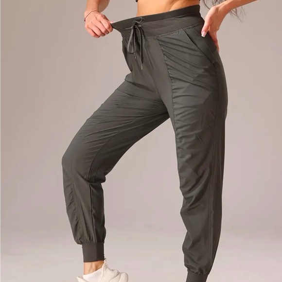 New without tags, never worn women's pants. - Picture 4 of 9